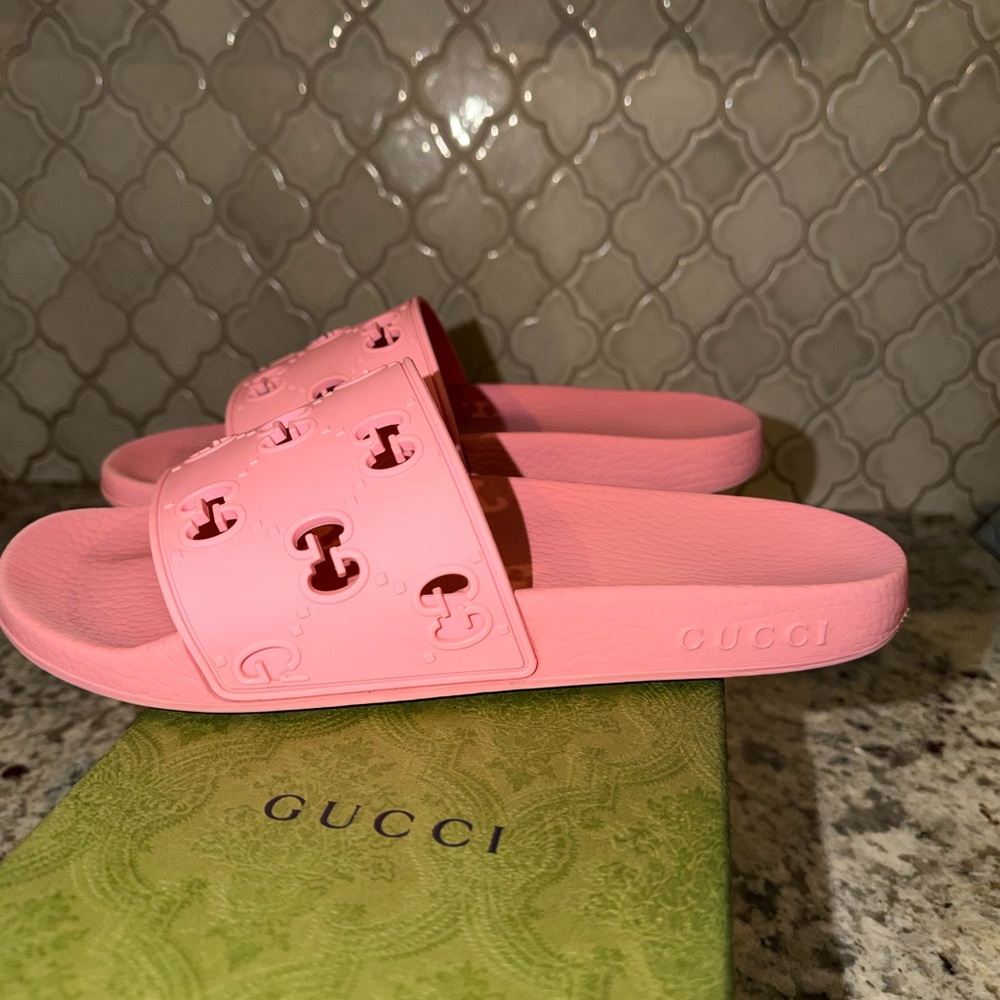 Gucci Bubblegum Pink Rubber Slides - Authentic